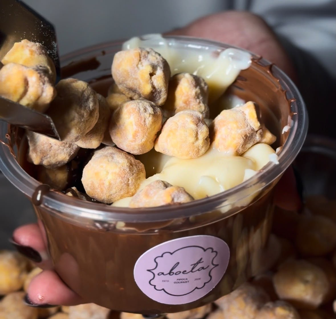 Pote de pipoca gourmet Aboeta com chocolate e leite ninho